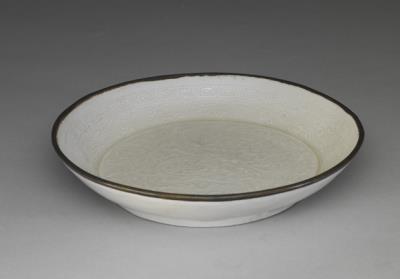 图片[2]-Dish with impressed dragon decoration in white glaze, Ding ware, Northern Song to Jin dynasty, 11th-13th century-China Archive